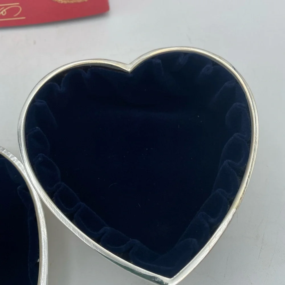 VTG Lord & Taylor Silverplate Ornate Heart Shaped jewelry Trinket Box 4x2”